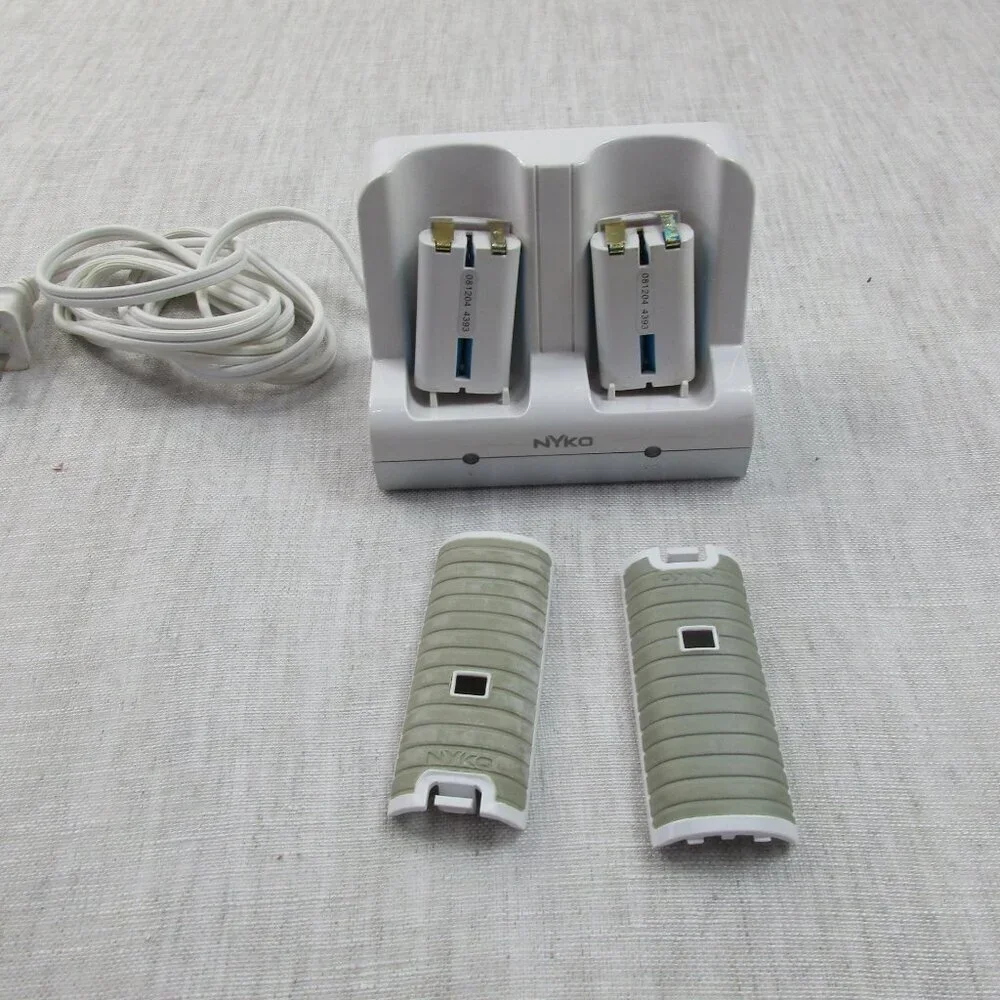 Nyko Nintendo Wii Controllers Video Game‎ Rechargeable Batteries & Docks Station
